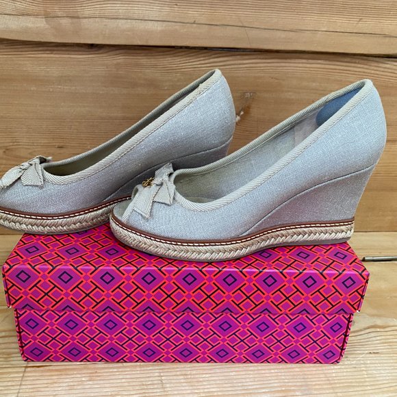 Tori Burch Espadrille Gold Canvas Wedges - Picture 5 of 8